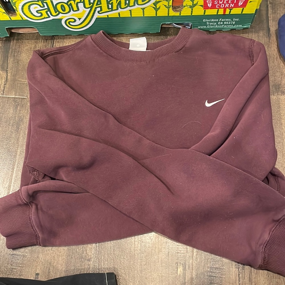 maroon nike crew neck!!